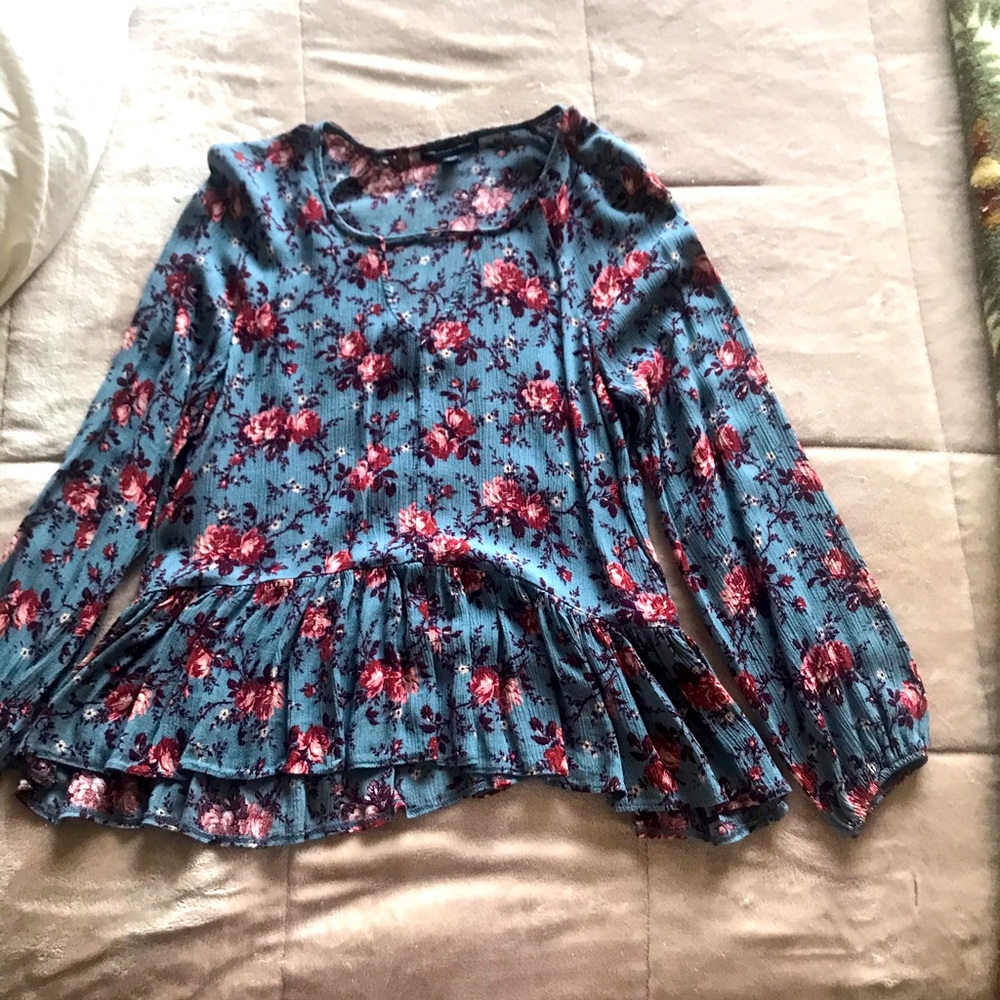 American Eagle Long Selves Floral Shirt